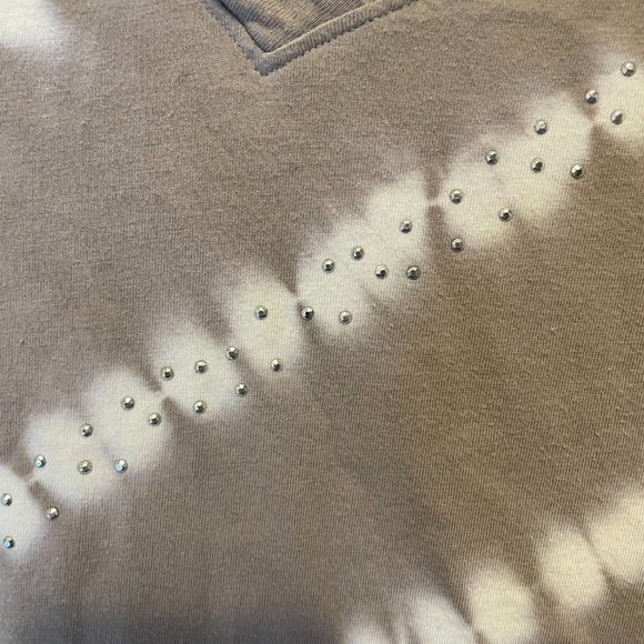 Women's 3/4 Sleeve V-Neck Shirt - Picture 4 of 4